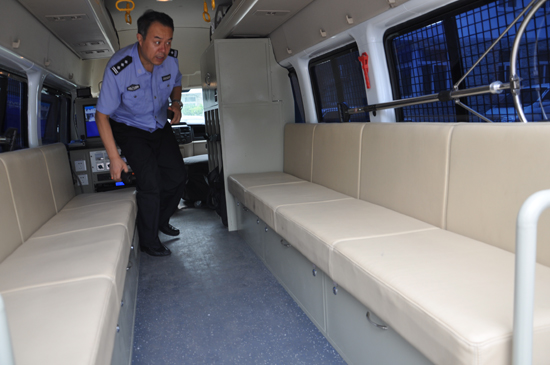 河北秦皇島反恐處突運兵車接車，全力打造平安城區(qū)