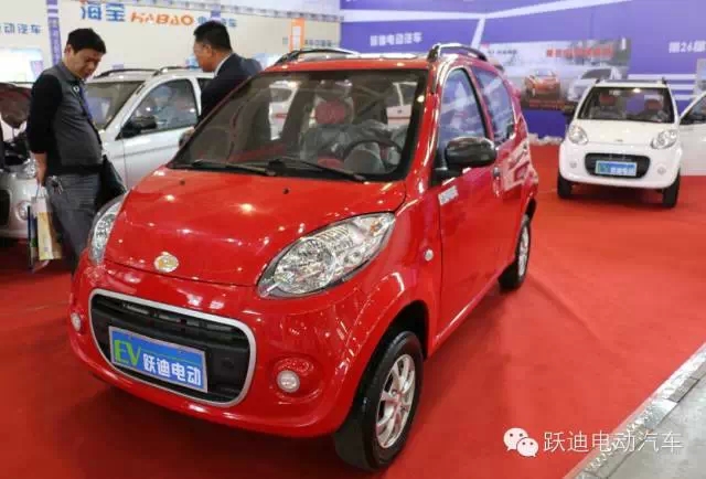 躍迪電動汽車新款車型T71閃亮亮相2015中國(南京)國際新能源汽車展