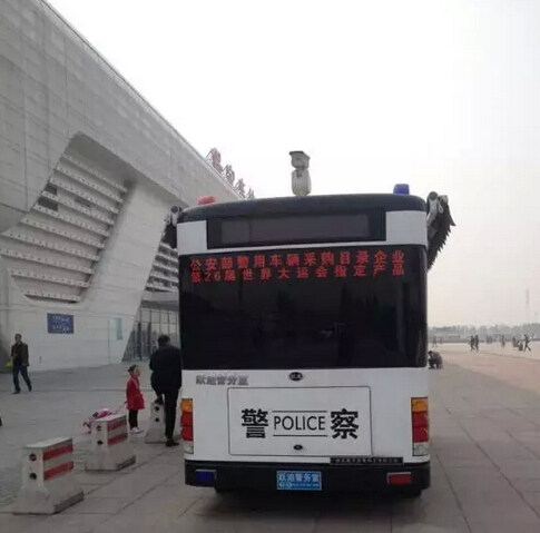 躍迪移動警務室執勤于保定東站—全天候執勤，確保人民安全