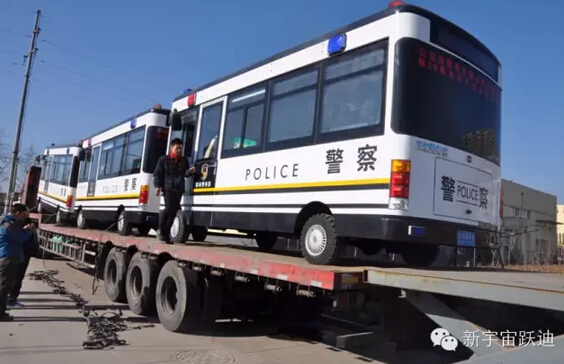 躍迪移動警務室發車成都—便民利民