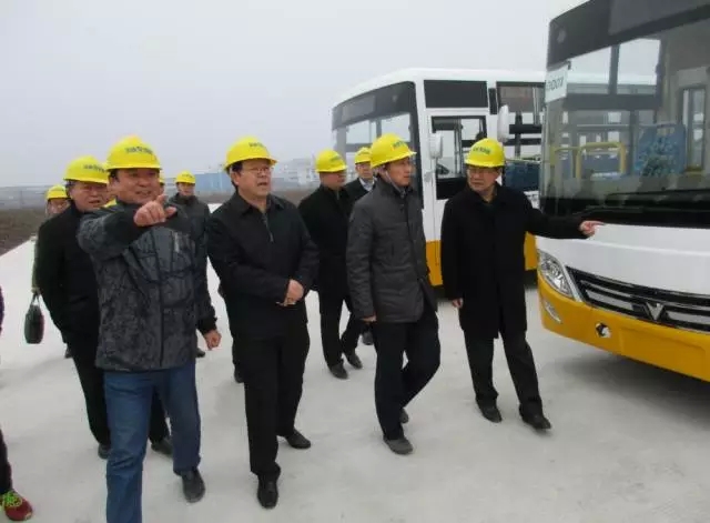 安徽省經信委主任牛弩韜一行到安慶安達爾公司調研