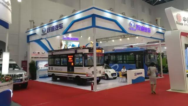 河北省長(zhǎng)張慶偉、省政協(xié)主席付志方、省人大副主任楊崇勇蒞臨躍迪新能源汽車展位考察指導(dǎo)