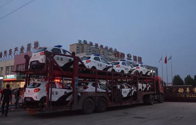電動巡邏車待發(fā)完畢