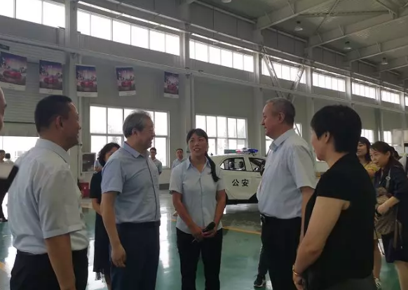 河北省政協(xié)副主席盧曉光,河北省委統(tǒng)戰(zhàn)部副部長、省工商聯(lián)黨組書記郭翠朵率調(diào)研組到躍迪集團(tuán)開展重點提案督辦調(diào)研