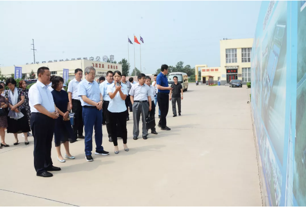 河北省政協(xié)副主席盧曉光,河北省委統(tǒng)戰(zhàn)部副部長、省工商聯(lián)黨組書記郭翠朵率調(diào)研組到躍迪集團(tuán)開展重點提案督辦調(diào)研