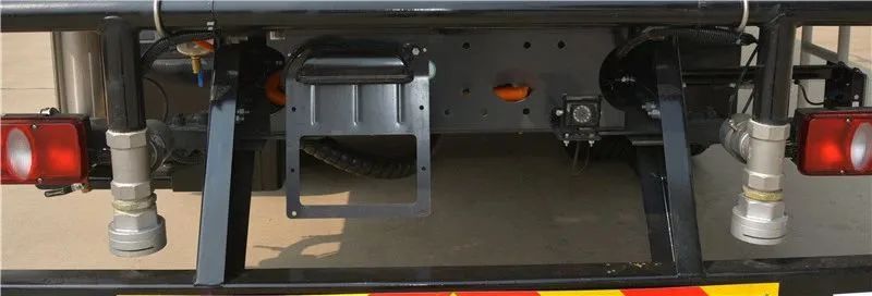 躍迪集團新能源多功能抑塵車——低碳環(huán)保、降溫除塵