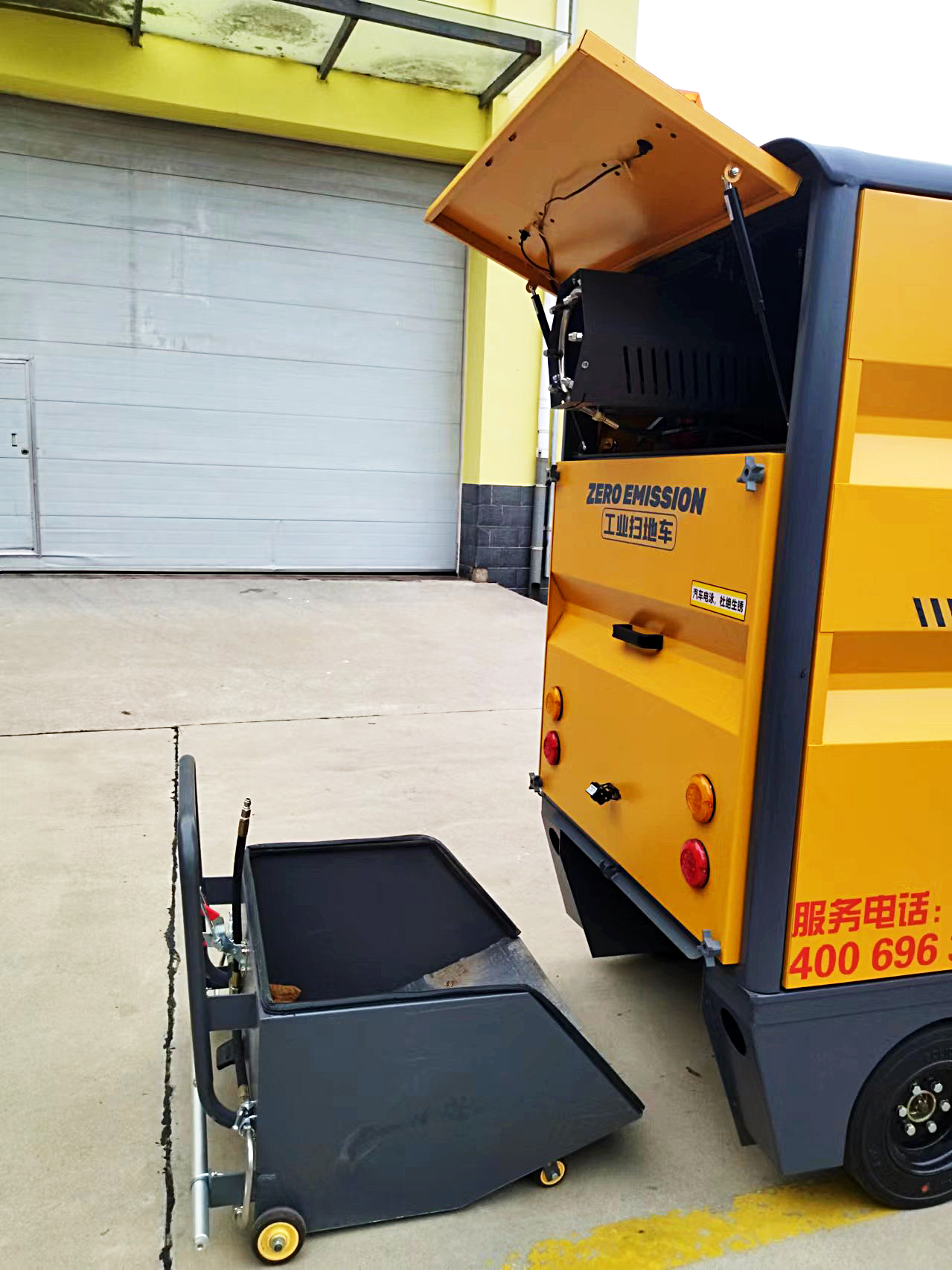 強力吸塵,高效清掃-躍迪小型清掃車