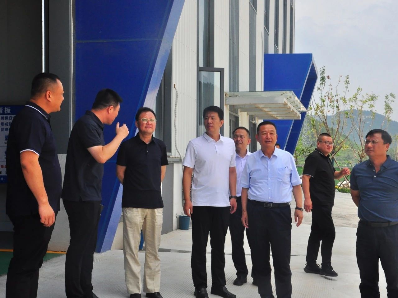 贛鋒鋰業集團董事長李良彬蒞臨躍迪集團參觀指導